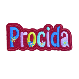 Emblema bordado com letras coloridas, inspirado em Procida, Itália.
